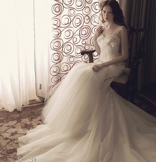 新娘要选什么婚纱_可爱型新娘,要选择什么样的韩式婚纱礼服(2)